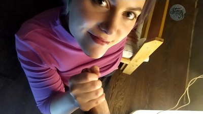 Tipična ruska domača pornografija z zapletom s kurcem in dobrim globokim požiranjem