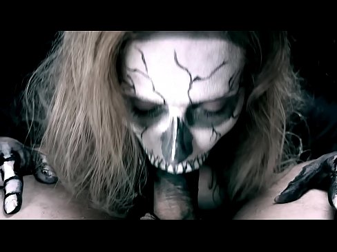 ❤️ Demonsko dekle sesa kurca s svojimi črnimi usti in pogoltne spermo. ️ Seks na porno sl.pornodil.ru ️❤