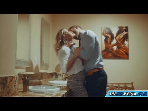 ❤️ Ko vas prsata blondinka zapelje na javnem stranišču ️ Seks na porno sl.pornodil.ru ️❤